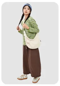 Borsa a tracolla minimalista in nylon impermeabile, comoda borsa a mezzaluna leggera per donna