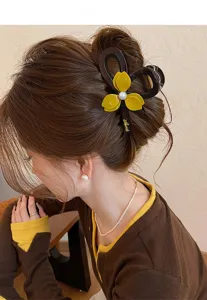 Chic floral pearl hair claw clip elegant shark clip for women stylish hair accessories