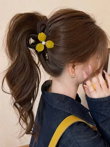 Elegant flower pearl hair claw for women, chic shark clip for high ponytail styling.