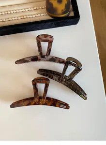 Retro tortoise shell hair claw clips, minimalist shark clip, elegant autumn hair accessories.