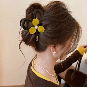 Elegant flower pearl hair claw clip for women, stylish shark clip for chic hair styling and updo.