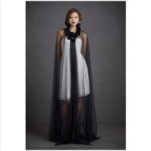 Bruids doorzichtige mesh cape met strik en opstaande kraag, elegante lange trouw mantel.
