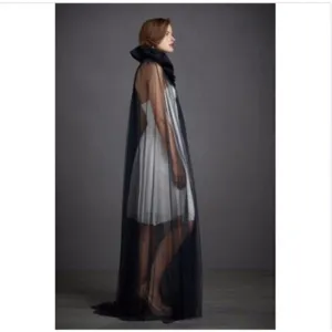 Elegante zwarte tule bruids cape trouw mantel met opstaande kraag voor avondfeest dames.