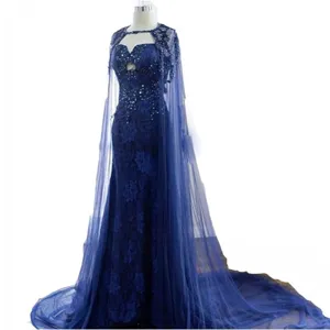 Elegantes dunkelblaues Abendkleid mit Netz-Umhang, luxus handgemachte perlenbesetzte Robe.