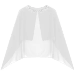 Detalle de capa corta gasa blanca abalorios, elegante chal nupcial verano y fiesta.