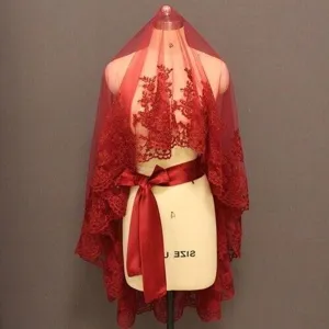 Velo da sposa rosso scialle in tulle da sposa con ricamo floreale in pizzo elegante.
