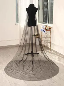Zwarte lange tule bruidssluier gotische Halloween cape met dramatisch lang sleepontwerp model