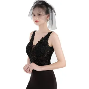 Voile vintage noir et robe en dentelle, coiffe gothique élégante pour fête et Halloween.