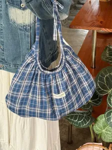 Blue and white plaid pleated canvas shoulder tote bag, large capacity casual retro style.