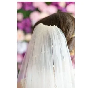 Bridal pearl tulle veil with hair comb, elegant white wedding headpiece for brides.
