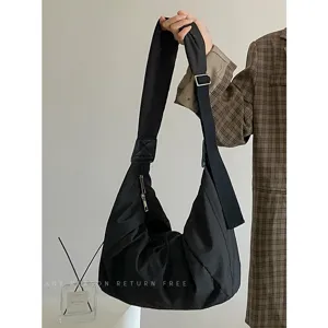 Lässige schwarze Nylon Umhängetasche für Damen, große weiche Schultertasche Crossover.