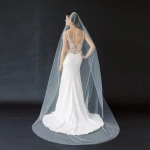 Long white bridal veil for wedding photography, elegant cathedral veil with comb for women.