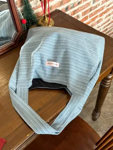 Blue striped canvas shoulder tote bag, casual large capacity commuter handbag detail.