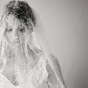 Velo de novia corto de encaje con telaraña de Halloween accesorio de pelo gótico.