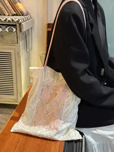 Γυναικεία τσάντα shopper από καμβά με δαντέλα, μεγάλη χωρητικότητα για καθημερινή χρήση.