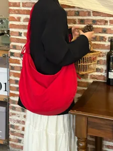 Korean style red pleated drawstring cloud bag, casual shoulder crossbody bag for women daily commute.