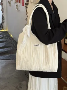 Lässige Canvas-Tasche für Damen, stilvolle Umhängetasche mit Plissee und Schleifen-Label.