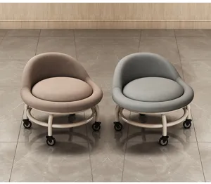 Niedriger Rollhocker für zu Hause mit weichem Kissen und Universalrädern, moderner Stuhl.