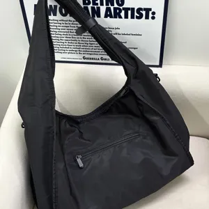 Schwarze Nylon Hobo Schultertasche grosse Kapazitaet laessige Umhaengetasche fuer Pendeln