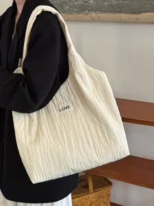 Einfache beige Segeltuch Schultertasche, grosse Kapazitaet fuer Pendler Alltag und Arbeit.