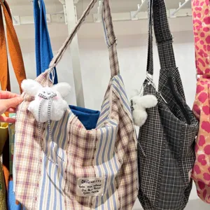 Lässige Damen Canvas Umhängetasche, große Kapazität Shopper Tasche mit süßem Kaninchen Anhänger.