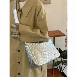Silberne geflochtene Ledertasche für Damen, große elegante Umhängetasche Shopper.