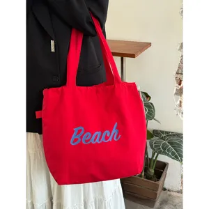 Rote Segeltuch Handtasche für Damen, lässige große Umhängetasche mit Buchstabenbestickung für Alltag.