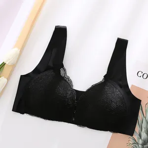 Dettaglio del reggiseno donna senza ferro con chiusura frontale e raffinato pizzo nero.