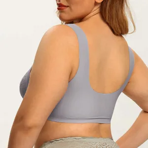 Reggiseno taglie forti senza ferretto vista posteriore con design a U e finitura in pizzo