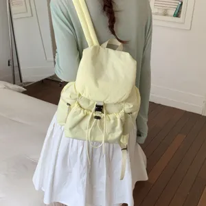 Sac à dos décontracté et simple de grande capacité avec cordon pour femme, léger et élégant.