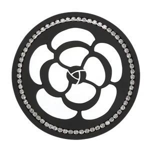Sous-verre de voiture en silicone noir avec bord en strass et design de fleur de camélia creuse