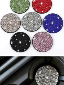 Detailansicht von Strass Auto Becherhalter Untersetzern, glitzerndes Autozubehör Deco.