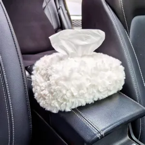Caja de pañuelos de felpa esponjosa blanca para accesorio de almacenamiento de reposabrazos auto.