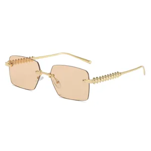 Vrouwen Metaal Vierkante Zonnebril UV400 Bescherming Trendy Mode Bril Met Klinknagels Metalen Frame Luxe Stijl
