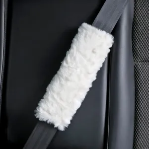 Housse de ceinture de sécurité de voiture blanche moelleuse coussin d'épaule en peluche douce