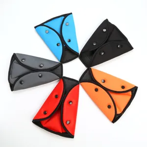 Ajusteur de ceinture de sécurité auto, clip triangulaire pliable portable pour sangle de voiture.