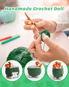 Kit DIY per bambola all'uncinetto fatta a mano con design a bidone verde e messaggio di supporto.