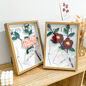 Cornice per foto 3D con fiori di camelia all'uncinetto fatta a mano regalo decoro