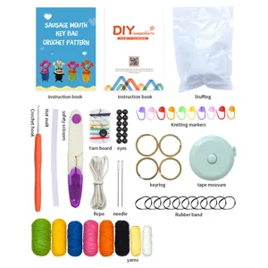 Kit de crochet pour débutant avec fil coloré, outils et instructions pour sac de clés.