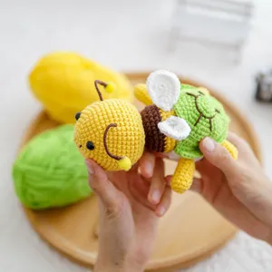 Χειροποίητο σετ πλεξίματος crochet DIY χαριτωμένη μέλισσα χελώνα μαλλί νήμα παιχνίδι κούκλα βελούδο