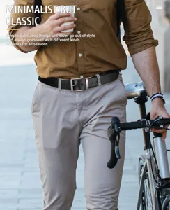 Élégante ceinture en cuir noir pour hommes avec boucle en métal pour les tenues quotidiennes.