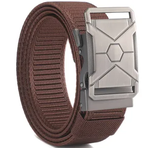 Robuster Herren Taktischer Gürtel mit Metall Automatik Schnalle und braunem Nylon.