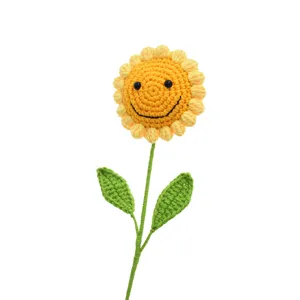 Handgehäkelter Smiley Sonnenblumenstrauß Woll-Kunstblume Hauptansicht Display-Produkt