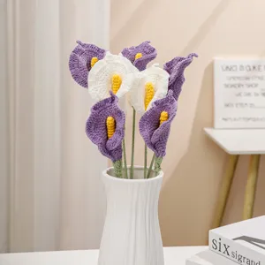 Handgefertigte gehäkelte Calla Blumen Strauß künstliche Strickblume Heimdekoration Hauptansicht