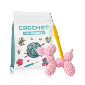 Kit uncinetto principianti con filato cane palloncino rosa e uncinetto per fai da te.
