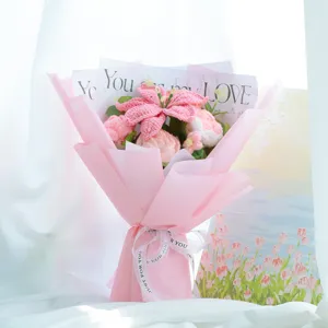 Bouquet di fiori di giglio all'uncinetto fatto a mano, regalo floreale in filato rosa per insegnanti.