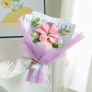 Mazzo di fiori di giglio all'uncinetto fatto a mano regalo floreale lavorato a maglia.