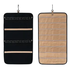 Dubbelzijdige hangende sieradenorganizer met kettinghaken en doorzichtige vakken voor accessoires.
