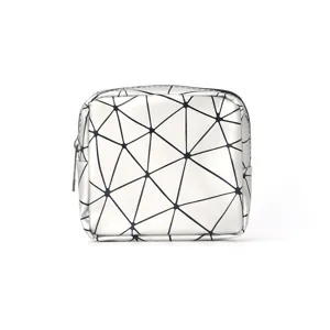 Gedetailleerd overzicht van de draagbare PU lederen cosmetische tas met geometrisch patroon.