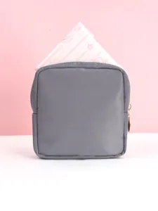 Graue tragbare Damen Binde Aufbewahrungstasche Reißverschluss Tasche Kosmetiktasche.